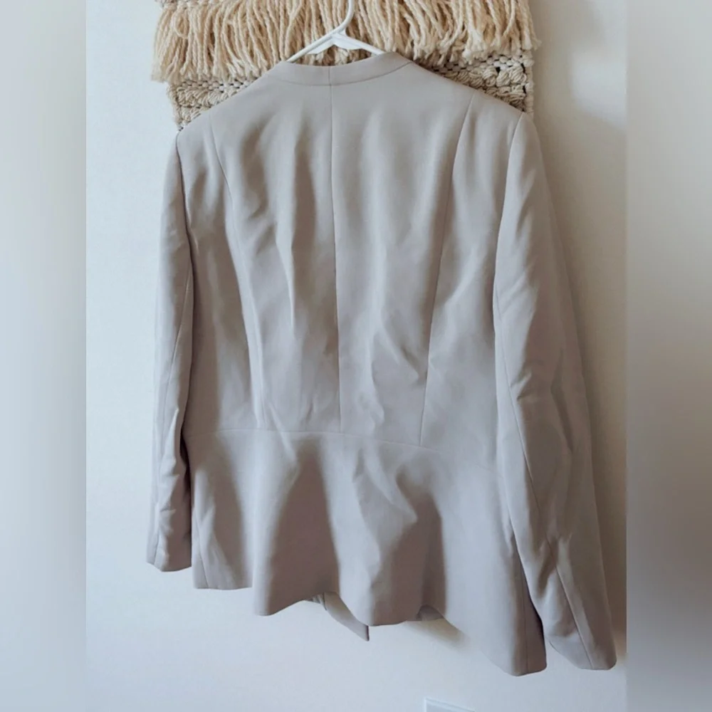 Lafayette 148 New York Open Blazer Jacket Collarless Zippered Pockets Gray 12 - Picture 4 of 5